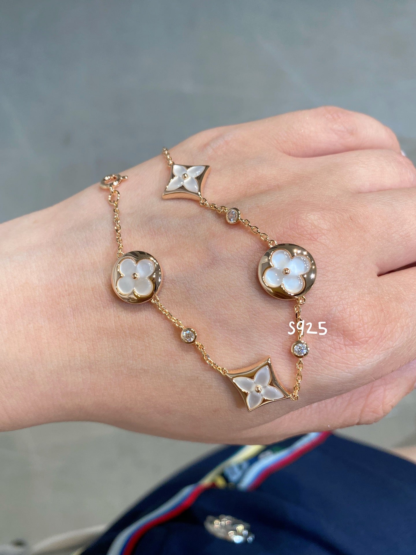 [Elitejewels]STAR AND SUN 4 MOTIF WHITE MOP PINK GOLD BRACELET