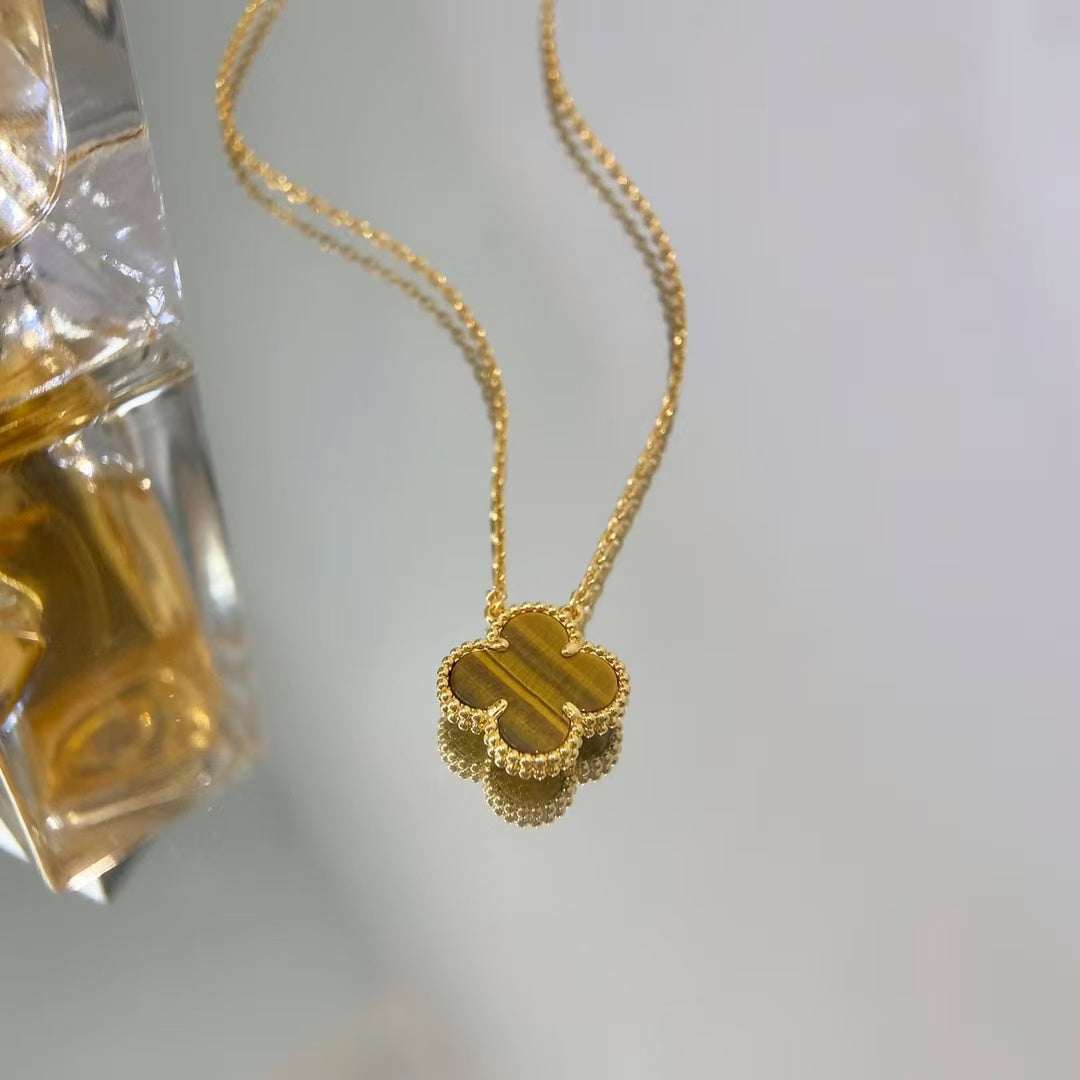 [Elitejewels]CLOVER 15MM YELLOW TIGER'S EYE AGATE NECKLACE