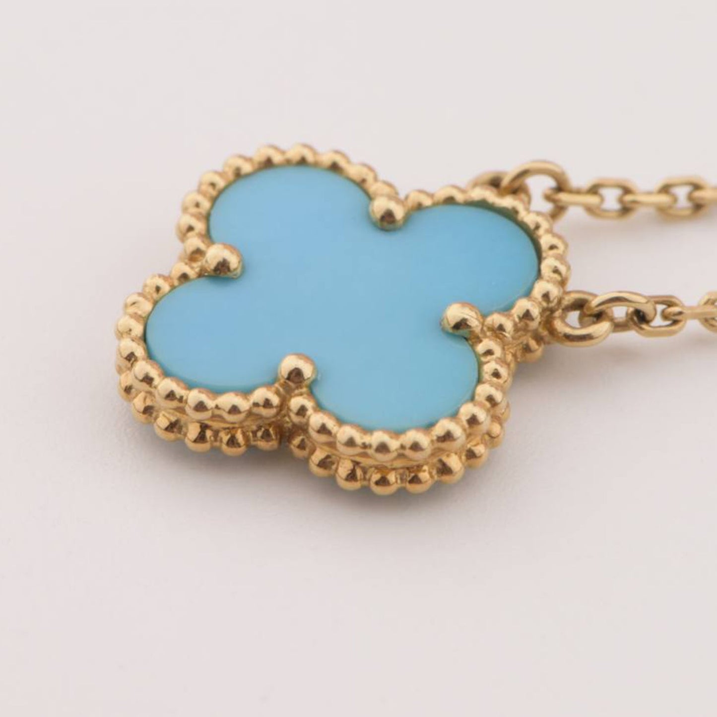 [Elitejewels]CLOVER 15MM VINTAGE TURQUOISE NECKLACE