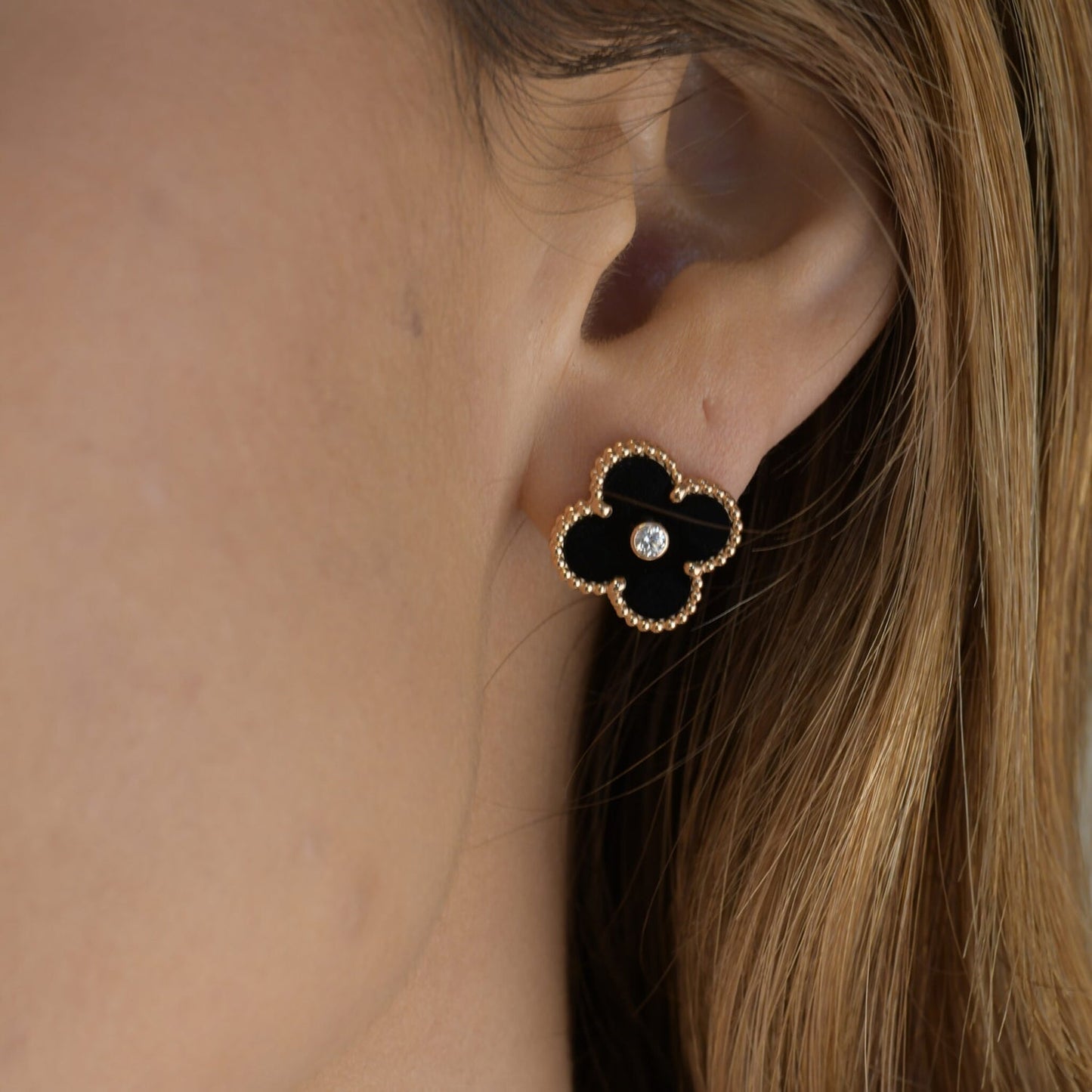 [Elitejewels]CLOVER MEDIUM 1 MOTIFS ONYX DIAMOND EARRINGS