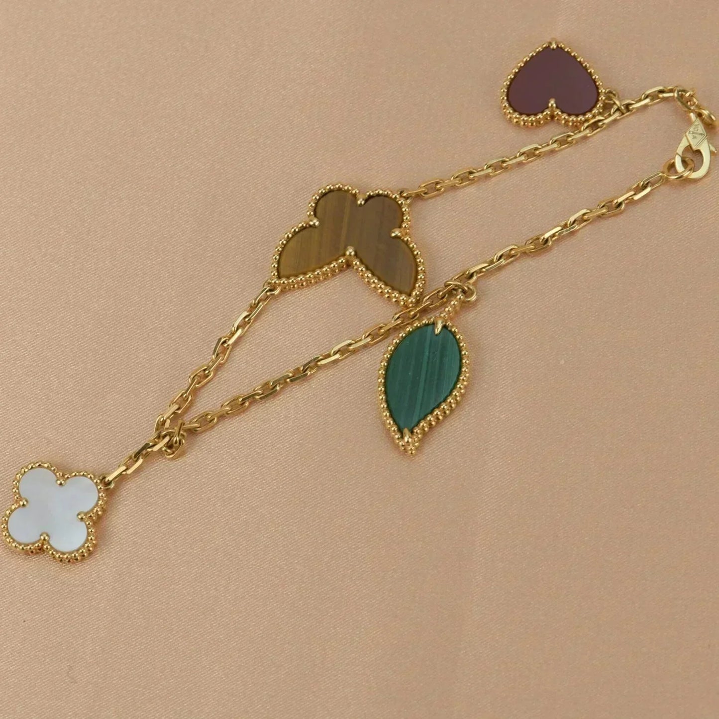 [Elitejewels]LUCKY SPRING 5 MOTIF GOLD BRACELET