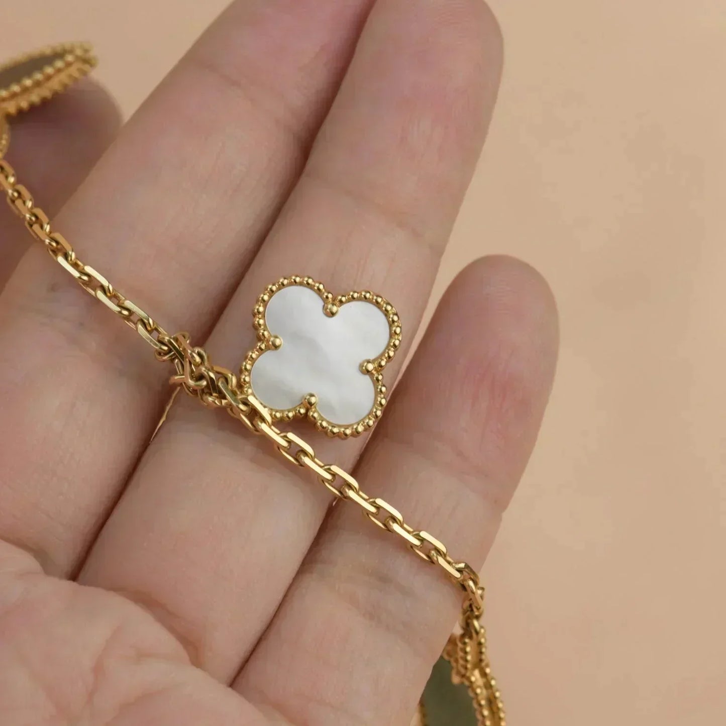 [Elitejewels]LUCKY SPRING 5 MOTIF GOLD BRACELET