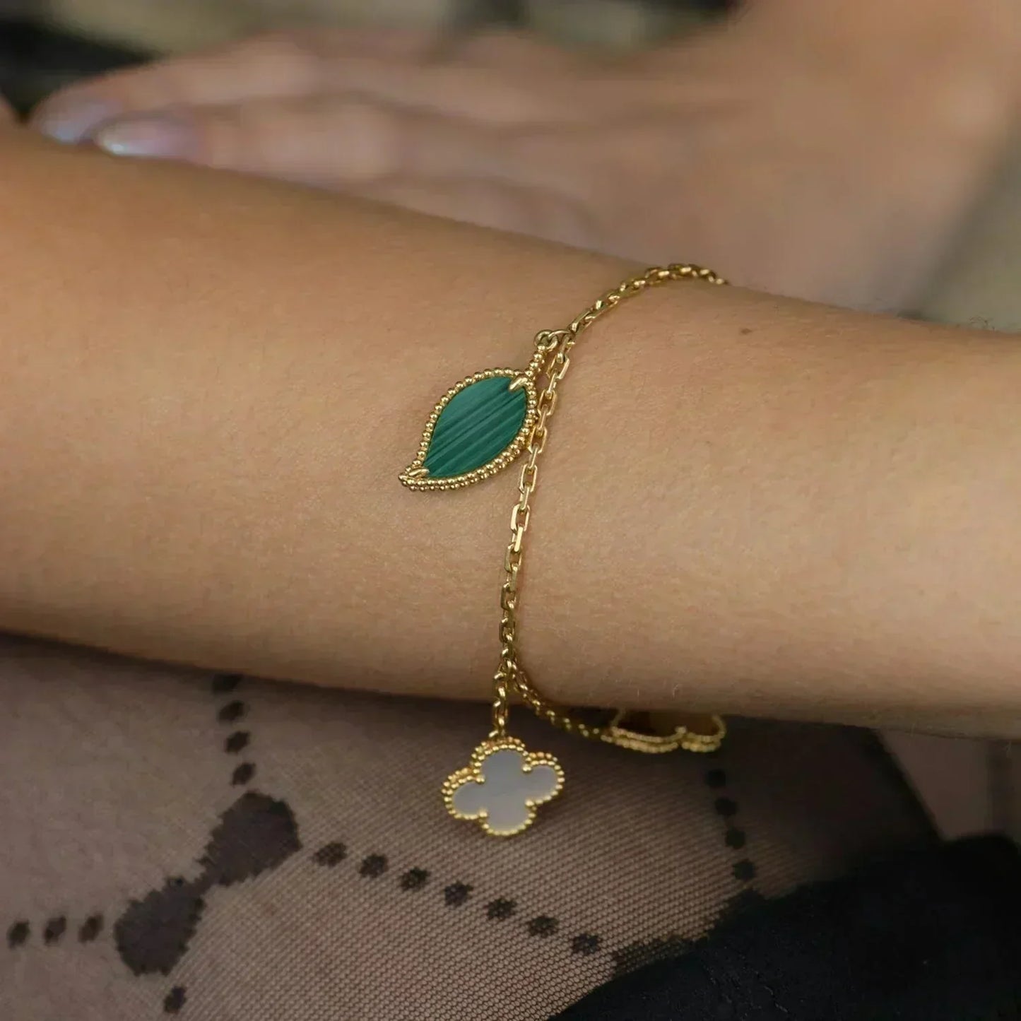 [Elitejewels]LUCKY SPRING 5 MOTIF GOLD BRACELET