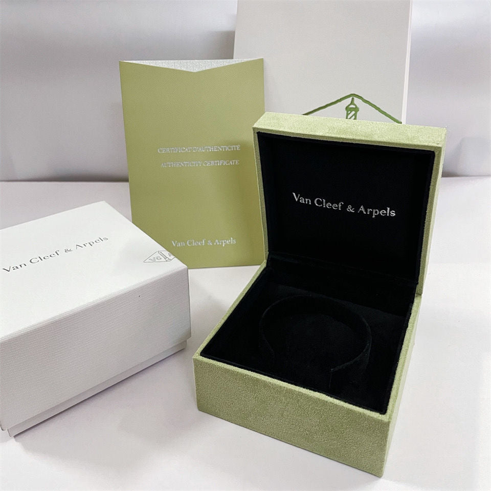 [Elitejewels]VA CLOVER BRACELET NECKLACE RING BOX GIFT BAG