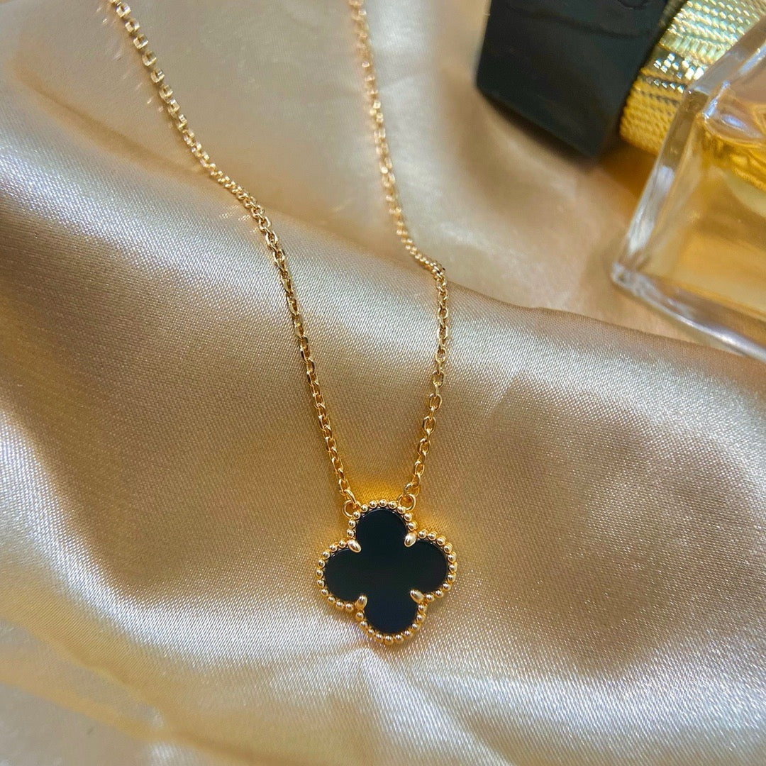 [Elitejewels]CLOVER 15MM BLACK ONYX SINGLE FLOWER NECKLACE