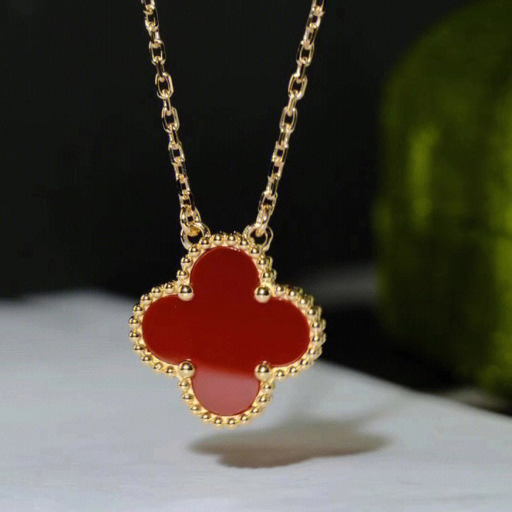 [Elitejewels]CLOVER 15MM CARNELIAN SINGLE FLOWER NECKLACE