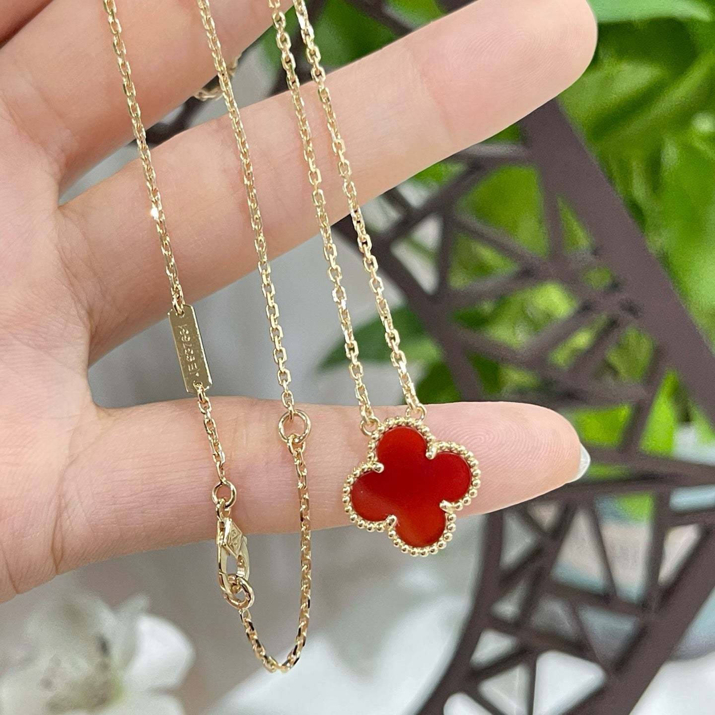 [Elitejewels]CLOVER 15MM CARNELIAN SINGLE FLOWER NECKLACE