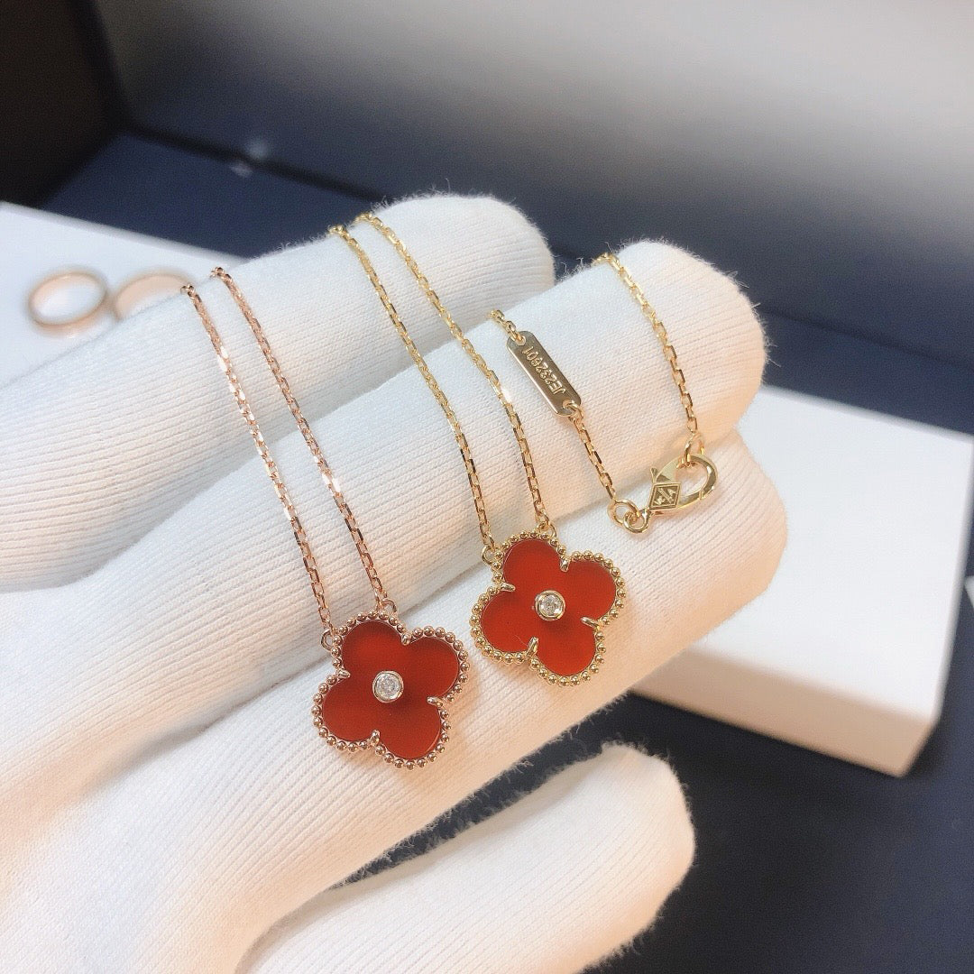 [Elitejewels]CLOVER 15MM DIAMOND CARNELIAN NECKLACE