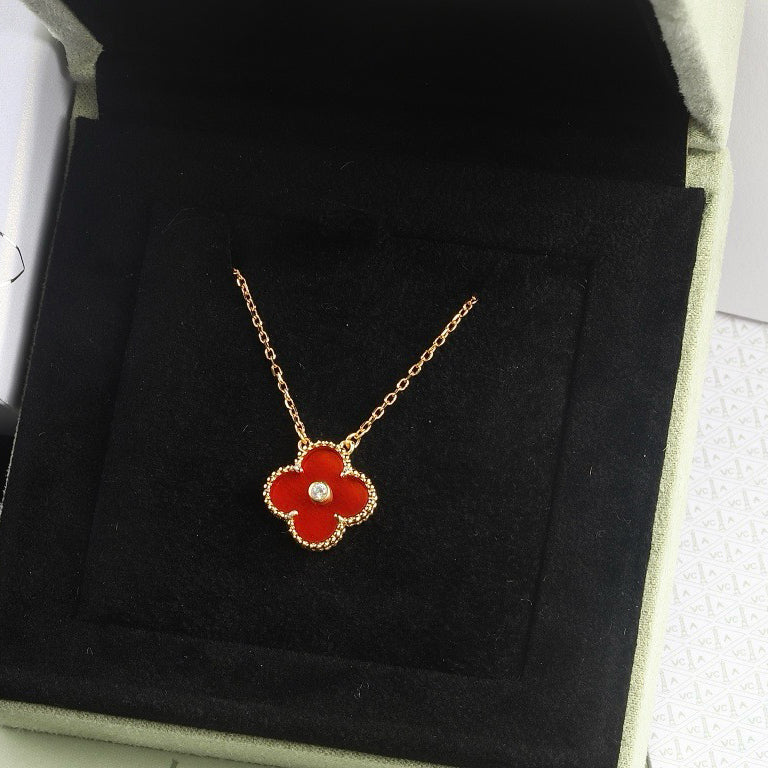 [Elitejewels]CLOVER 15MM DIAMOND CARNELIAN NECKLACE