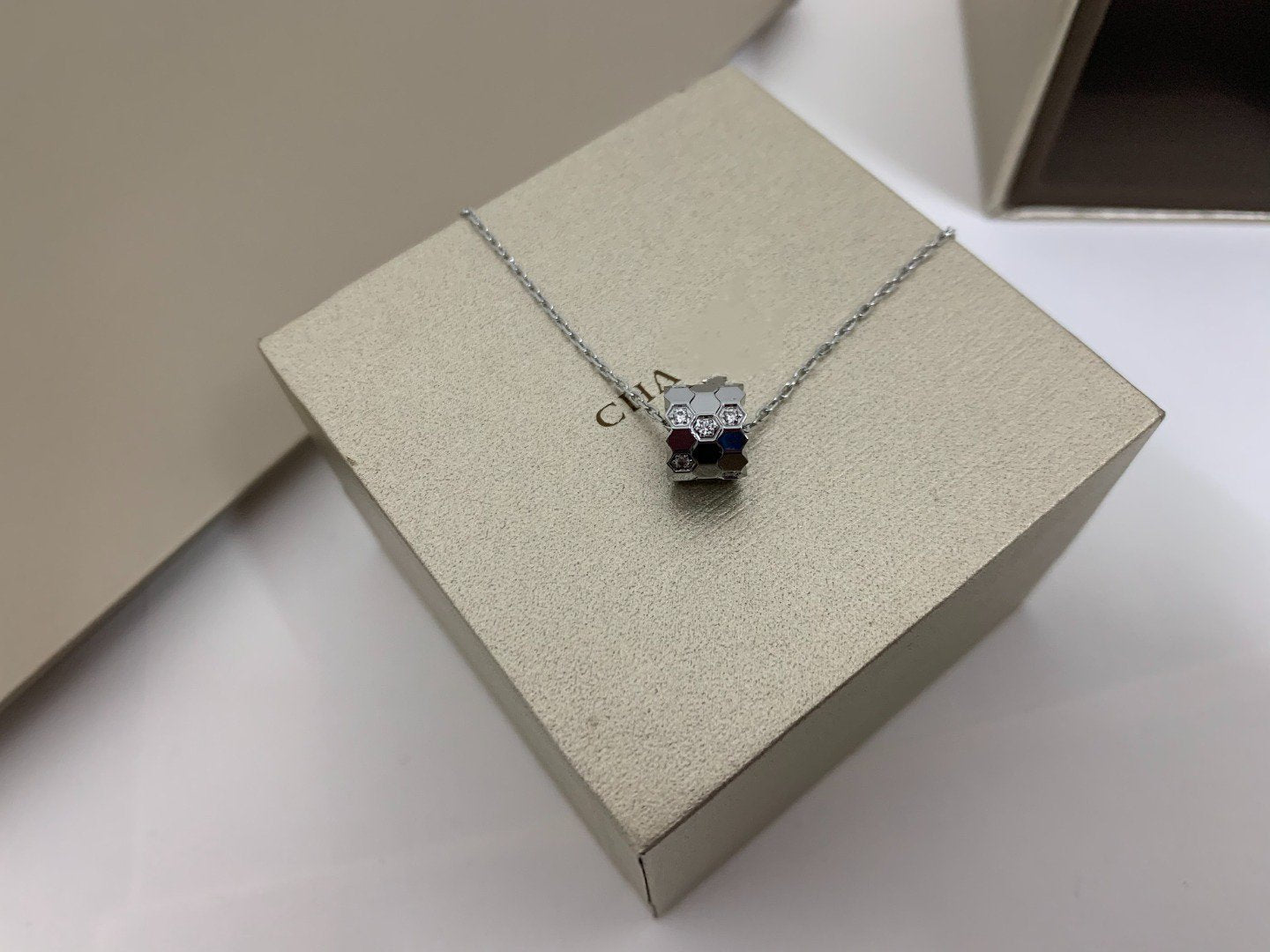 [Elitejewels] BIENENLIEBE DIAMANT HALSKETTE