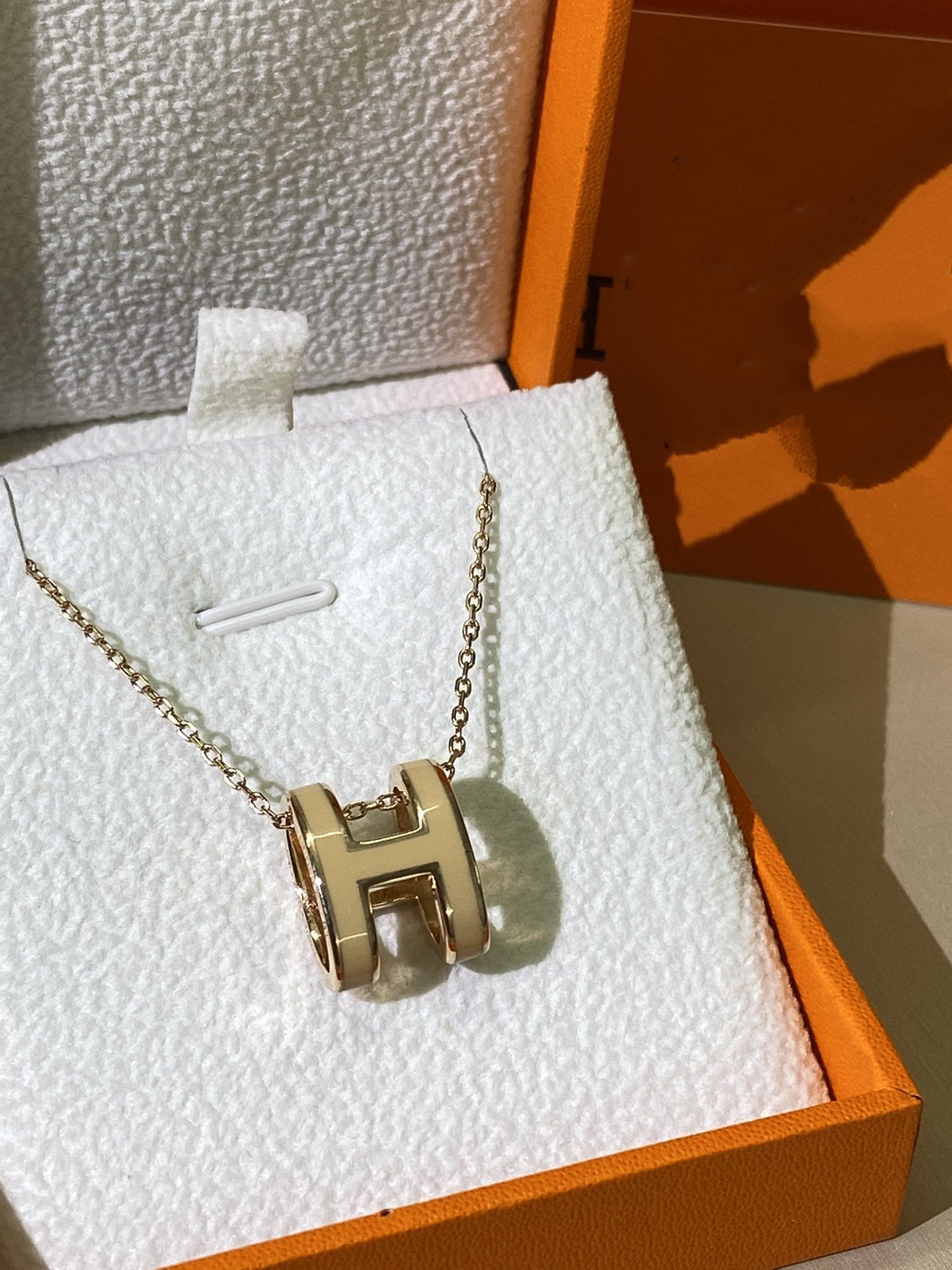 [Elitejewels]HM CLIC イエロー エナメル ゴールド ネックレス