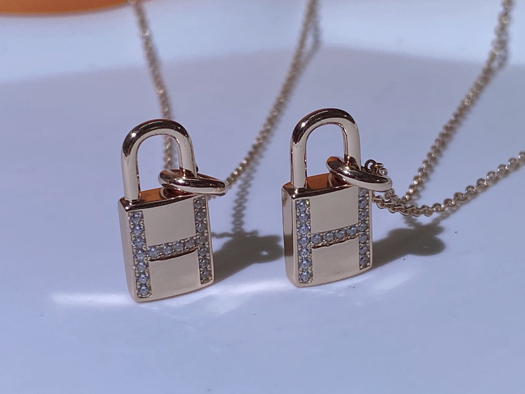 [Elitejewels]HM ADVANCED NICHE LOCK HEAD NECKLACE DIAMONDS