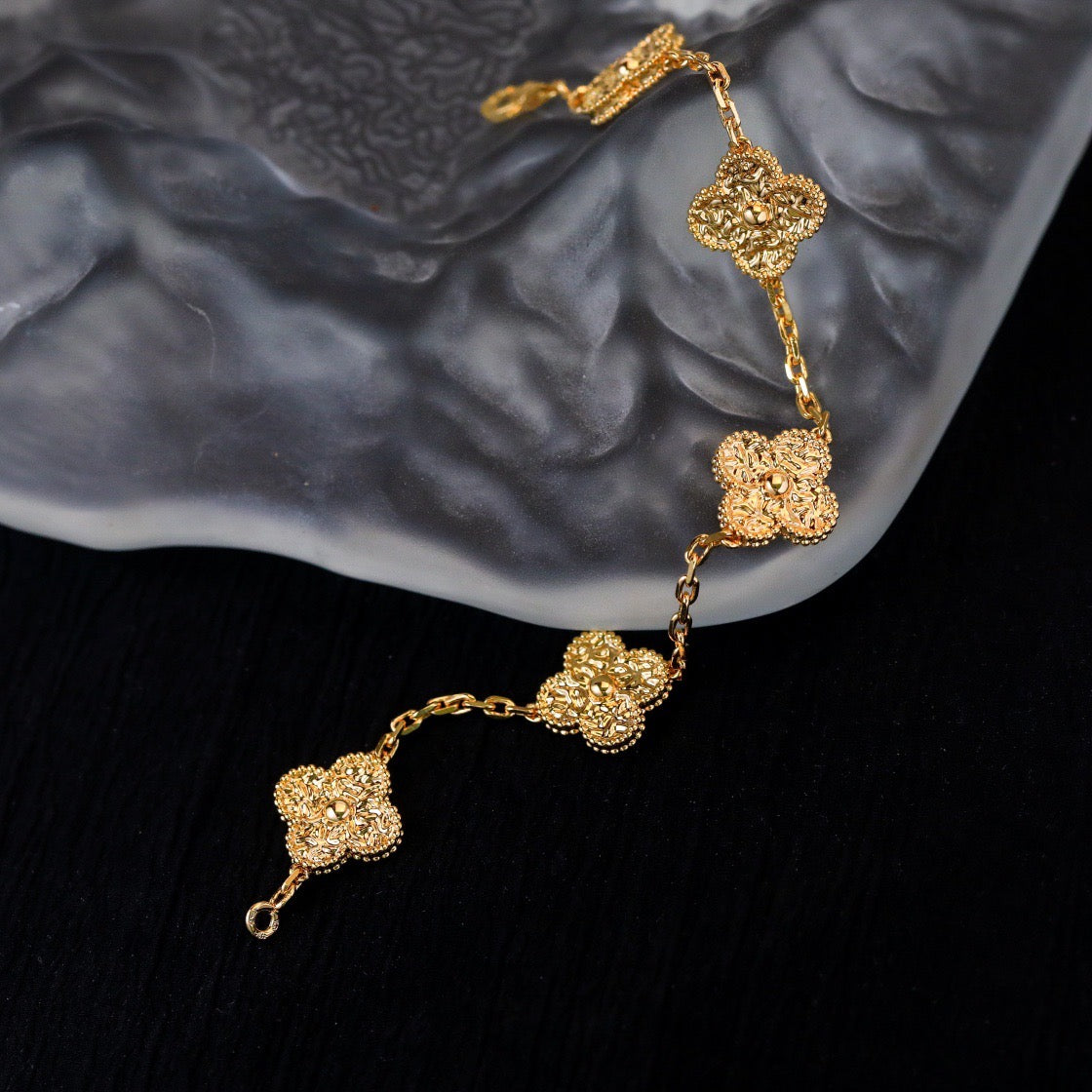 [Elitejewels]CLOVER 5 MOTIFS BRONZING BRACELET