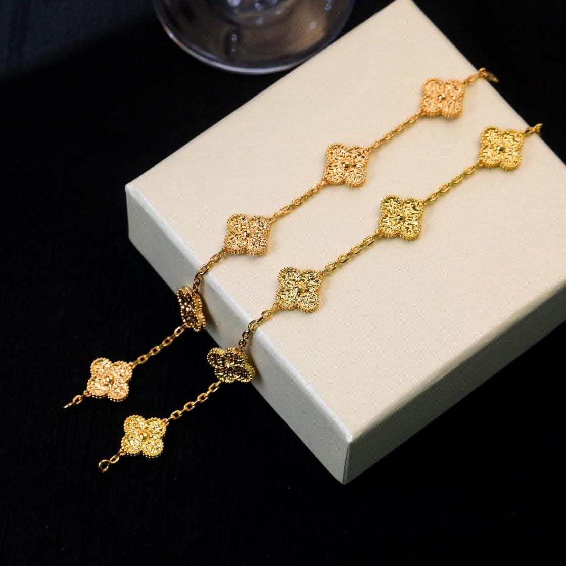 [Elitejewels]CLOVER 5 MOTIFS BRONZING BRACELET