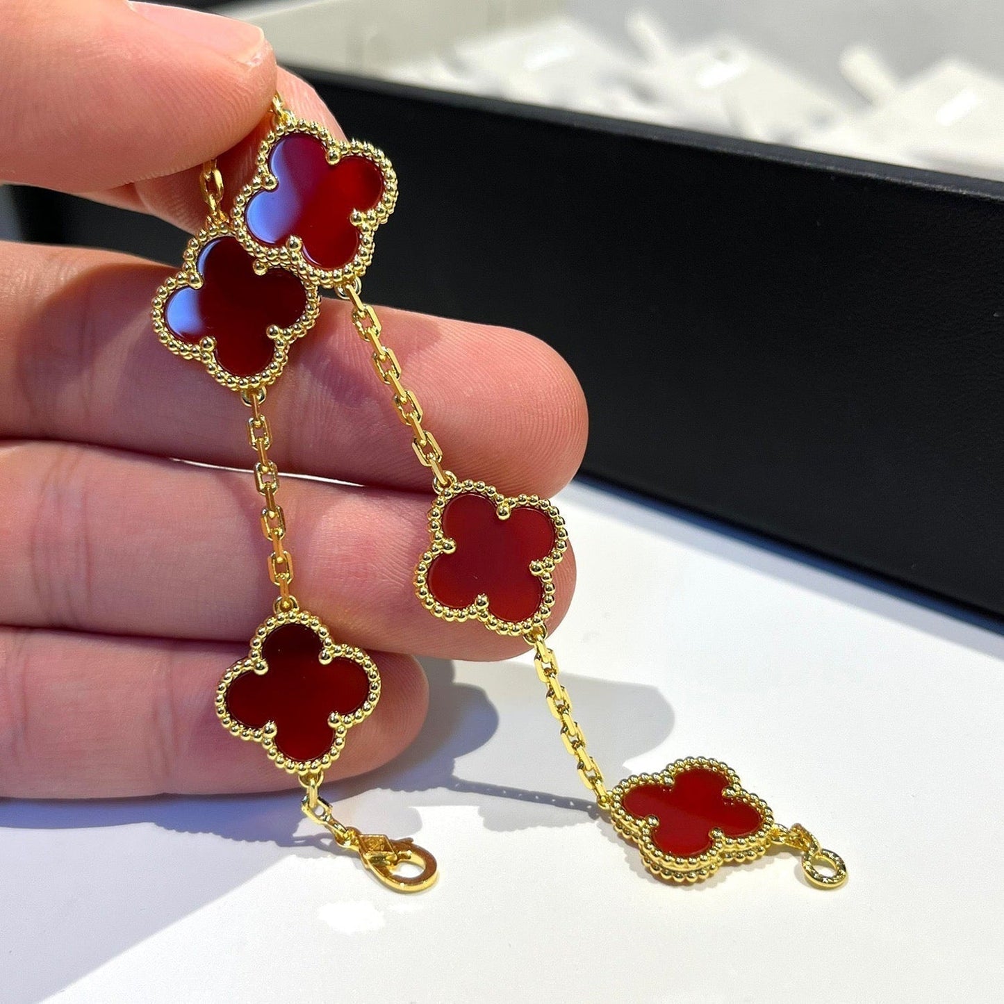 [Elitejewels]CLOVER 5 MOTIFS RED AGATE  BRACELET