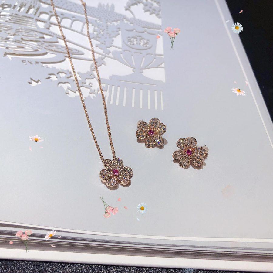 [Elitejewels]FRIVOLE ROSE GOLD FLOWER DIAMOND NECKLACE