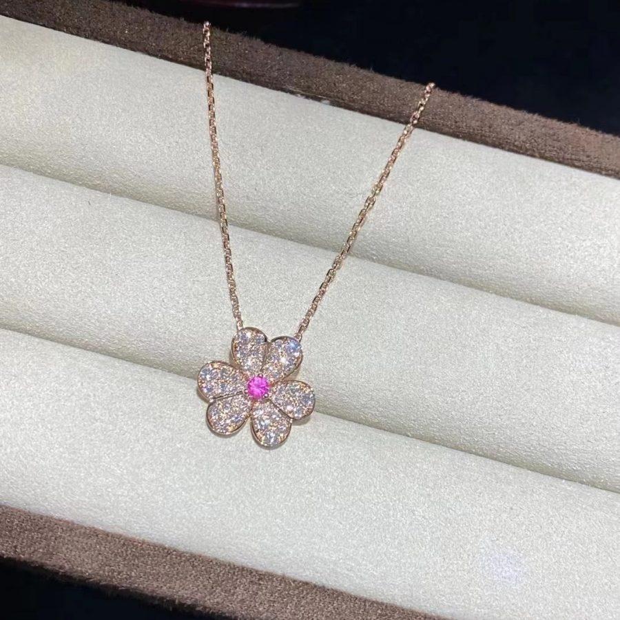 [Elitejewels]FRIVOLE ROSÉGOLD-HALSKETTE MIT BLUMENDIAMANTEN