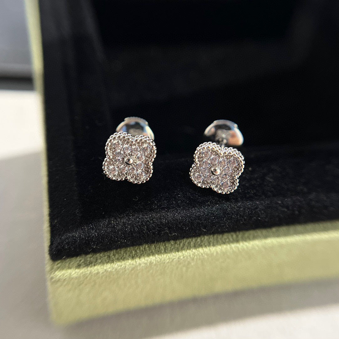 [Elitejewels]CLOVER MINI DIAMOND STUD EARRINGS